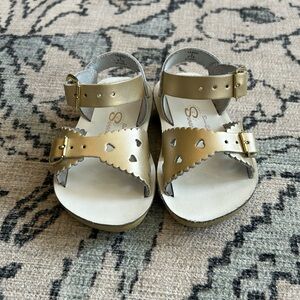 Gold Sun-San sandals - size 5 - in great condition!